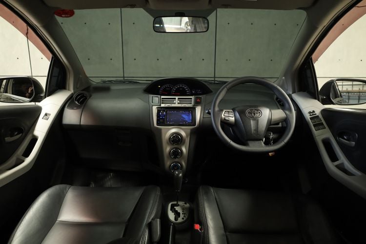 Toyota Yaris 2013 1.5 G Sedan เบนซิน ไม่ติดแก๊ส เกียร์อัตโนมัติ ดำ รูปที่ 4