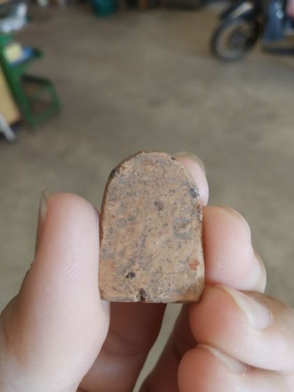 พระเนื้อดินพิมพ์กลาง(พระพิมพ์พระซุ้มกอหลังเรียบเนื้อออกสีน้ำตาลเข้ม(ไม่ทราบพระเกจิที่สร้างไม่ทราบอายุและรุ่น)(280405))พระเครื่องรางของมงคล รูปที่ 10