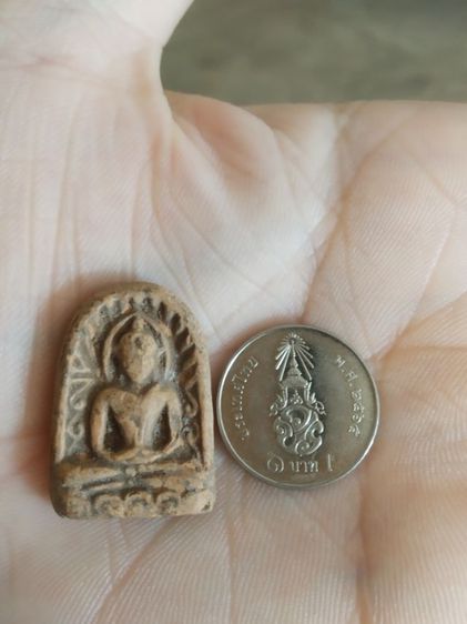 พระเนื้อดินพิมพ์กลาง(พระพิมพ์พระซุ้มกอหลังเรียบเนื้อออกสีน้ำตาลเข้ม(ไม่ทราบพระเกจิที่สร้างไม่ทราบอายุและรุ่น)(280405))พระเครื่องรางของมงคล รูปที่ 3