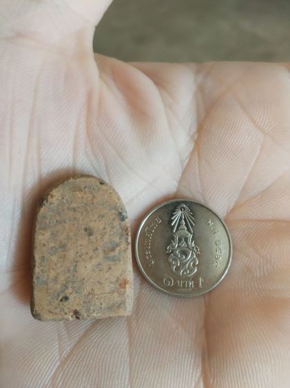 พระเนื้อดินพิมพ์กลาง(พระพิมพ์พระซุ้มกอหลังเรียบเนื้อออกสีน้ำตาลเข้ม(ไม่ทราบพระเกจิที่สร้างไม่ทราบอายุและรุ่น)(280405))พระเครื่องรางของมงคล รูปที่ 4