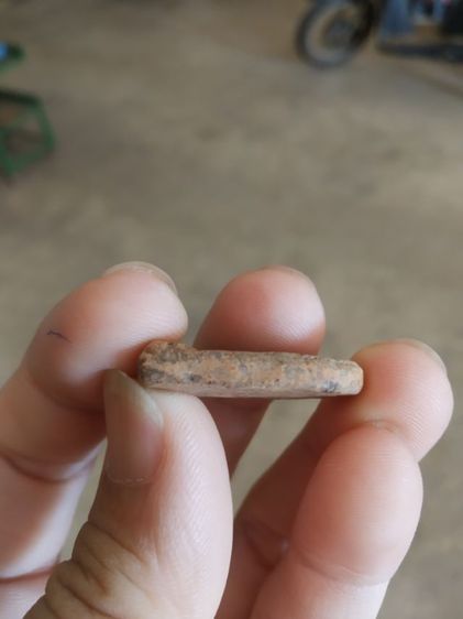 พระเนื้อดินพิมพ์กลาง(พระพิมพ์พระซุ้มกอหลังเรียบเนื้อออกสีน้ำตาลเข้ม(ไม่ทราบพระเกจิที่สร้างไม่ทราบอายุและรุ่น)(280405))พระเครื่องรางของมงคล รูปที่ 15