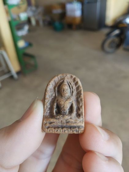 พระพระเนื้อดิน(พระพิมพ์พระซุ้มกอหลังเรียบ(ไม่ทราบพระเกจิที่สร้างไม่ทราบรุ่นและอายุ)(280406)สภาพไม่สวยขอคนรับได้)พระบ้านพระเครื่องรางของมงคล รูปที่ 8