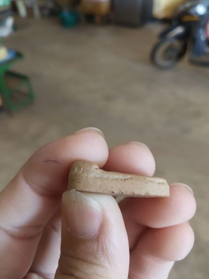 พระเนื้อดิน(พระพิมพ์พระซุ้มกอหลังเรียบหลังไม่ค่อยสวย(พระใหม่ไม่ทราบพระเกจิที่สร้าง)(ไม่ทราบรุ่น)(280407))พระบ้านพระเครื่องรางของมงคล รูปที่ 13