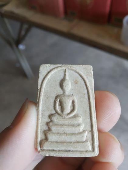 พระเนื้อว่านผสมผง(พระพิมพ์พระสมเด็จหลังเรียบ(มีรอยแตกหักเล็กน้อย)(ไม่ทราบพระเกจิที่สร้างไม่ทราบรุ่นและอายุ)(280432))พระเครื่องรางของมงคล รูปที่ 4