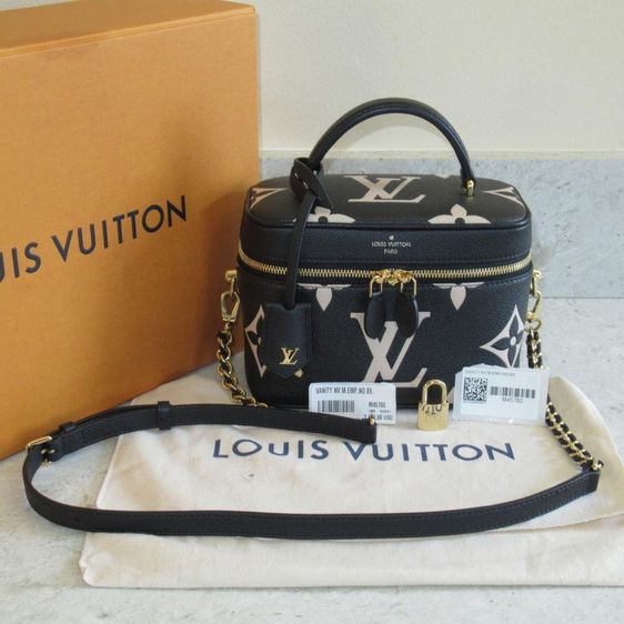Louis Vuitton หนังแท้ หญิง ดำ LV Vanity PM in Black and Creme Giant Monogram Empreinte Leather GHW