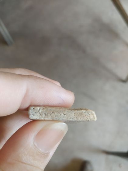 พระเนื้อว่านผสมผง(พระพิมพ์พระสมเด็จหลังเรียบ(ไม่ทราบพระเกจิที่สร้าง)(ไม่ทราบรุ่นและอายุ)(280435)(สภาพไม่ค่อยสวย))พระเครื่องรางของมงคล รูปที่ 17