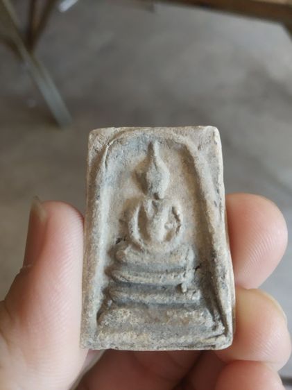 พระเนื้อว่านผสมผง(พระพิมพ์พระสมเด็จหลังเรียบ(ไม่ทราบพระเกจิที่สร้าง)(ไม่ทราบรุ่นและอายุ)(280435)(สภาพไม่ค่อยสวย))พระเครื่องรางของมงคล รูปที่ 4