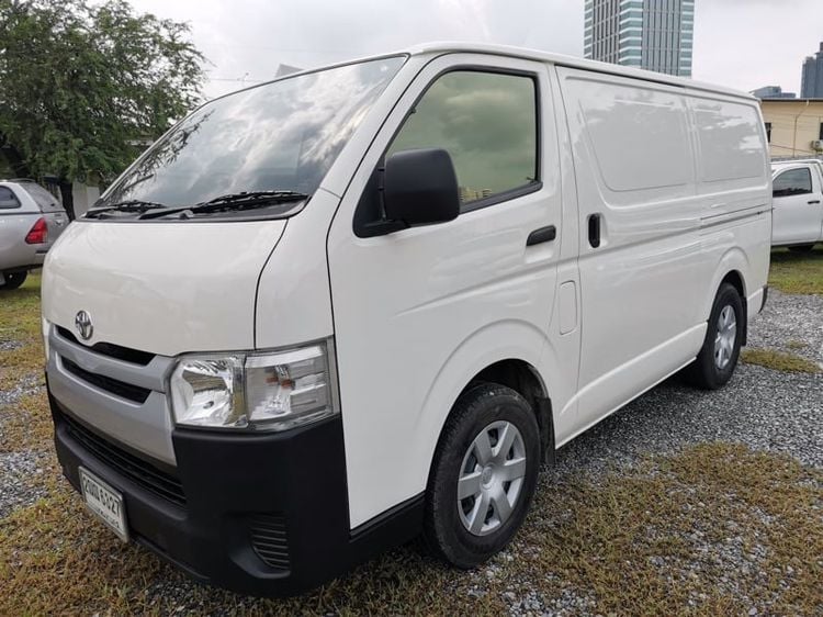 Toyota Hiace 2018 3.0 D4D Van ดีเซล ไม่ติดแก๊ส เกียร์ธรรมดา ขาว