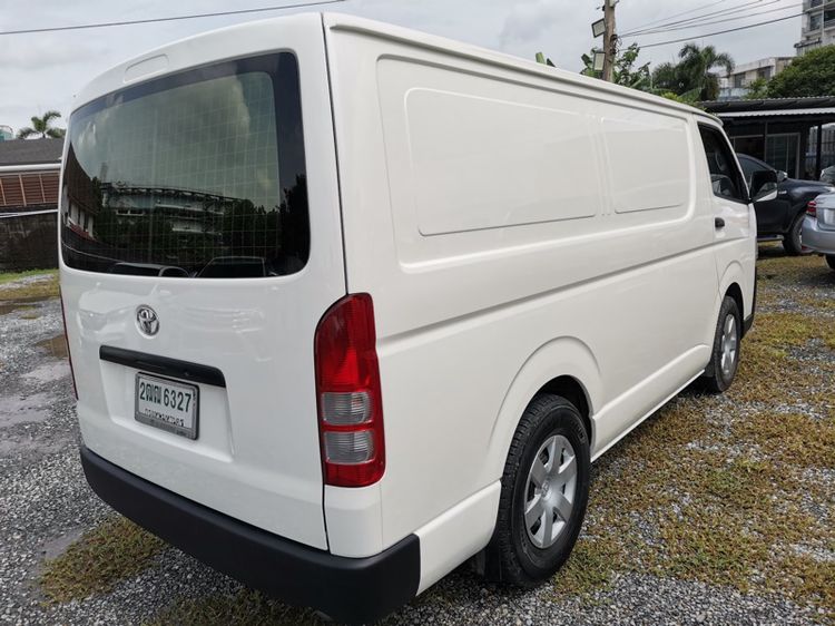 Toyota Hiace 2018 3.0 D4D Van ดีเซล ไม่ติดแก๊ส เกียร์ธรรมดา ขาว รูปที่ 4