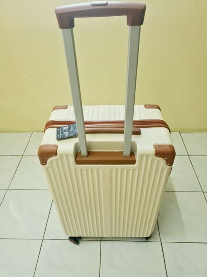 กระเป๋าเดินทาง CAGGIONI ขนาด 24 นิ้ว ของ Premium UOB สีงาช้าง (Ivory) รูปที่ 2