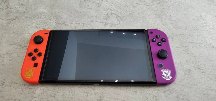 เครื่องเกมส์นินเทนโด เชื่อมต่อไร้สายได้ Nintendo Switch OLED (Pkemon Limited)