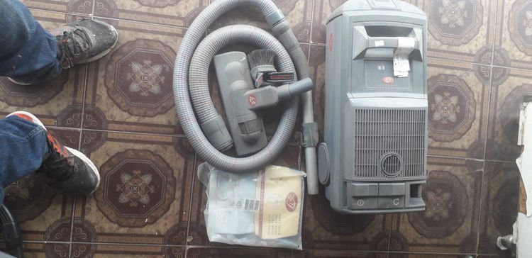 เครื่องดูดฝุ่น LUX รุ่น D775 