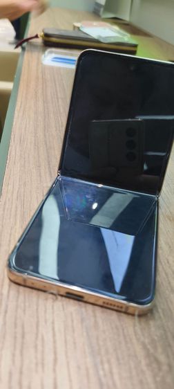 Samsung Galaxy Z flip 4.  รูปที่ 7