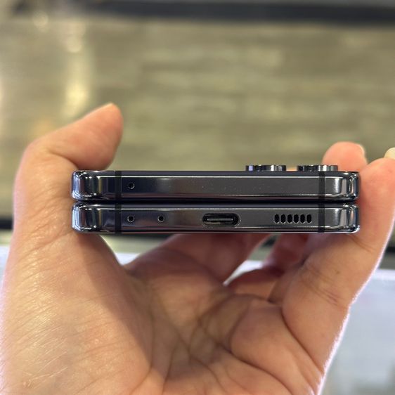 Samsung Z Flip5 256GB สีดำ เครื่องศูนย์ สภาพสวย จอ6.7นิ้ว แรม8รอม256 Snap8 Gen2 ประกันศูนย์ยาวๆ ครบยกกล่อง🔥🔥 รูปที่ 12