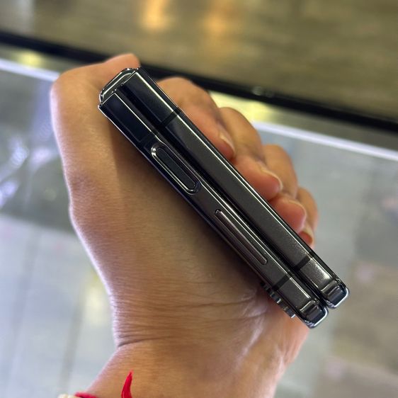 Samsung Z Flip5 256GB สีดำ เครื่องศูนย์ สภาพสวย จอ6.7นิ้ว แรม8รอม256 Snap8 Gen2 ประกันศูนย์ยาวๆ ครบยกกล่อง🔥🔥 รูปที่ 11