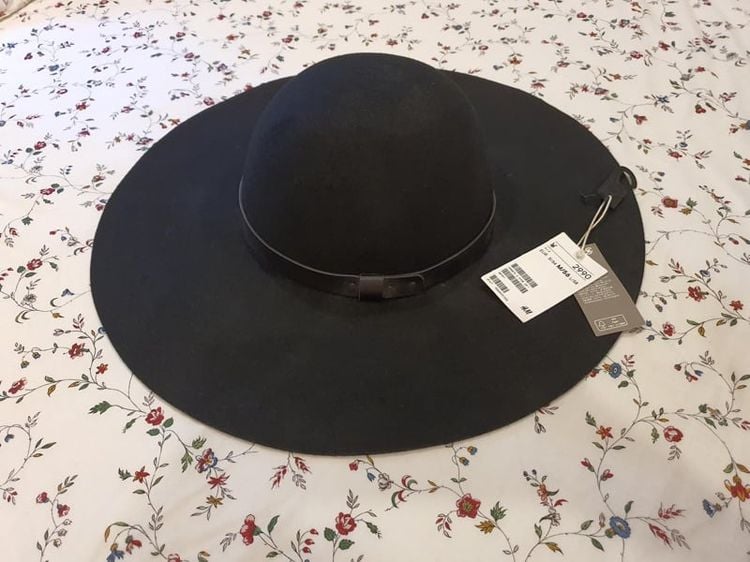 หมวกและหมวกแก๊ป ขายหมวกปีกกว้าง H and M สีดำ ของแท้