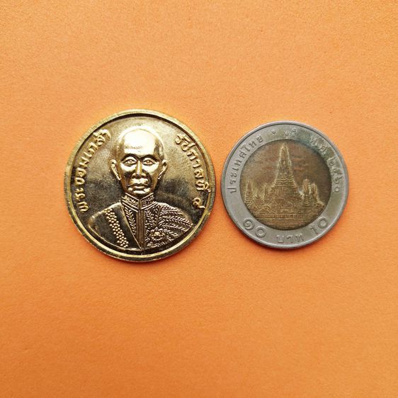 เหรียญ รัชกาลที่ 4 ที่ระลึก 36 ปี โรงเรียนบ้านท่ายาง (ประชาสรรค์) เพชรบุรี พศ 2536 เนื้อกะไหล่ทอง ขนาด 3 เซน พร้อมกล่องเดิม รูปที่ 5