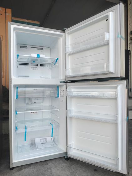 ตู้เย็น 2 ประตู toshiba 6.4 คิวเป็นสินค้าใหม่ยังไม่ผ่านการใช้งานประกันศูนย์ toshiba ราคา 4,900 บาทสนใจโทร 085-386-1317 รูปที่ 2