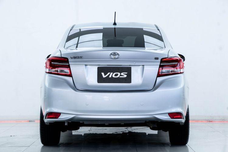 Toyota Vios 2017 1.5 E Sedan เบนซิน ไม่ติดแก๊ส เกียร์อัตโนมัติ เทา รูปที่ 4