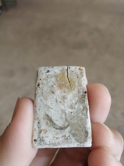 พระเนื้อว่านผสมผง(ทับทิมพระสมเด็จหลังเรียบเนื้อออกขาวปนดำ(มีรอยแตกร้าวชำรุด)(ไม่ทราบพระเกจิที่สร้าง)(290402))พระบ้านพระเครื่องรางของมงคล รูปที่ 9