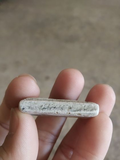 พระเนื้อว่านผสมผง(ทับทิมพระสมเด็จหลังเรียบเนื้อออกขาวปนดำ(มีรอยแตกร้าวชำรุด)(ไม่ทราบพระเกจิที่สร้าง)(290402))พระบ้านพระเครื่องรางของมงคล รูปที่ 11