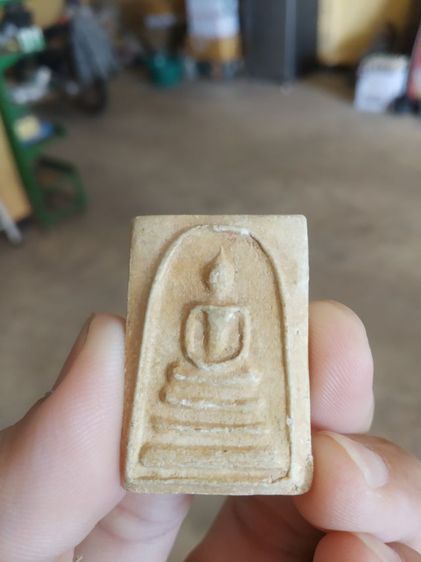 พระเนื้อว่านผสมผง(พระพิมพ์พระสมเด็จหลังเรียบเนื้อออกเหลืองขาว(ไม่ทราบพระเกจิที่สร้าง)(ไม่ทราบอายุและรุ่น)(290404))พระบ้านพระเครื่องของมงคล รูปที่ 4