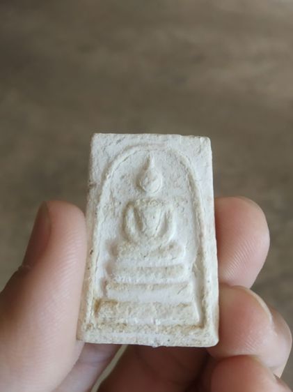 พระเนื้อว่านผสมผง(พระพิมพ์พระสมเด็จหลังเรียบเนื้อออกขาวมีน้ำตาลเล็กน้อย(ไม่ทราบพระเกจิที่สร้าง)(ไม่ทราบอายุและรุ่น)(290406))พระเครื่องมงคล รูปที่ 3