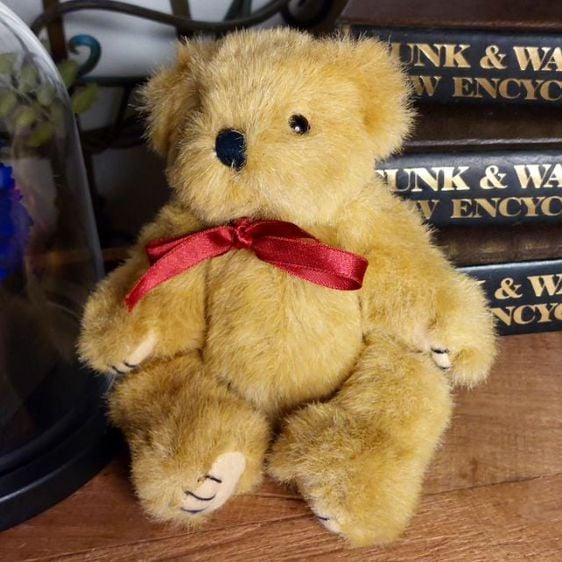 ตุ๊กตาหมี โบว์แดง วินเทจ งานสวยวินเทจ น่ารักมากๆครับ🧸🎀✨️ 
 รูปที่ 1