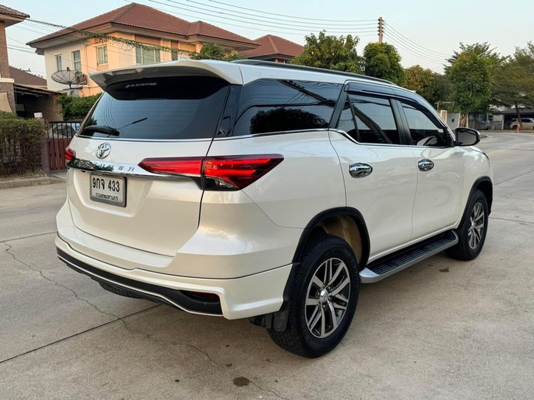 Toyota Fortuner 2019 2.4 V Sedan ดีเซล ไม่ติดแก๊ส เกียร์อัตโนมัติ ขาว รูปที่ 2