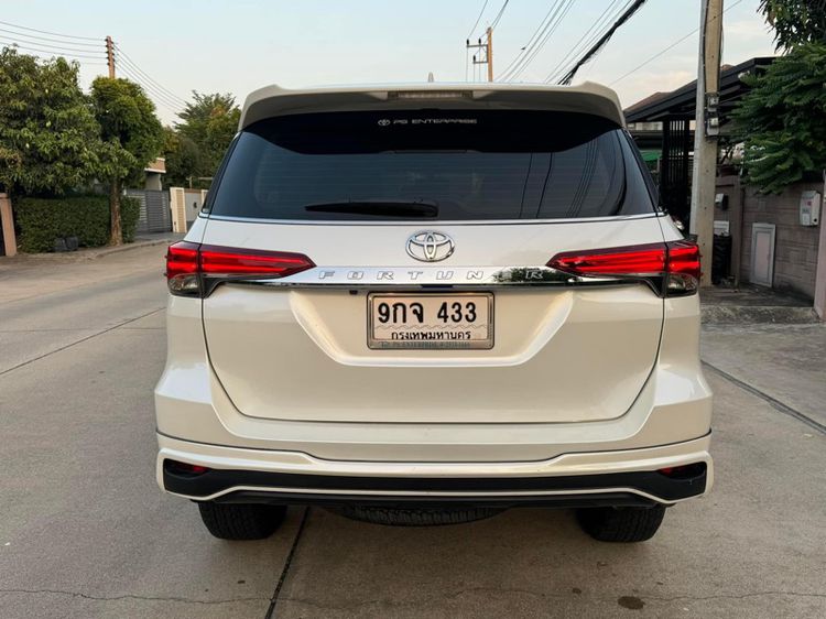 Toyota Fortuner 2019 2.4 V Sedan ดีเซล ไม่ติดแก๊ส เกียร์อัตโนมัติ ขาว รูปที่ 4