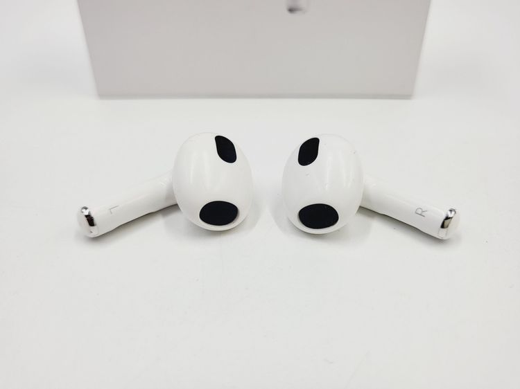  AirPods (3rd gen) with Lightning Charging Case รูปที่ 5