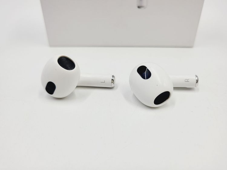  AirPods (3rd gen) with Lightning Charging Case รูปที่ 4