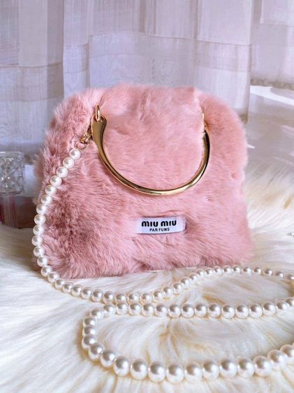 กระเป๋า MIU MIU Fluffy Blush Pouch  รูปที่ 2