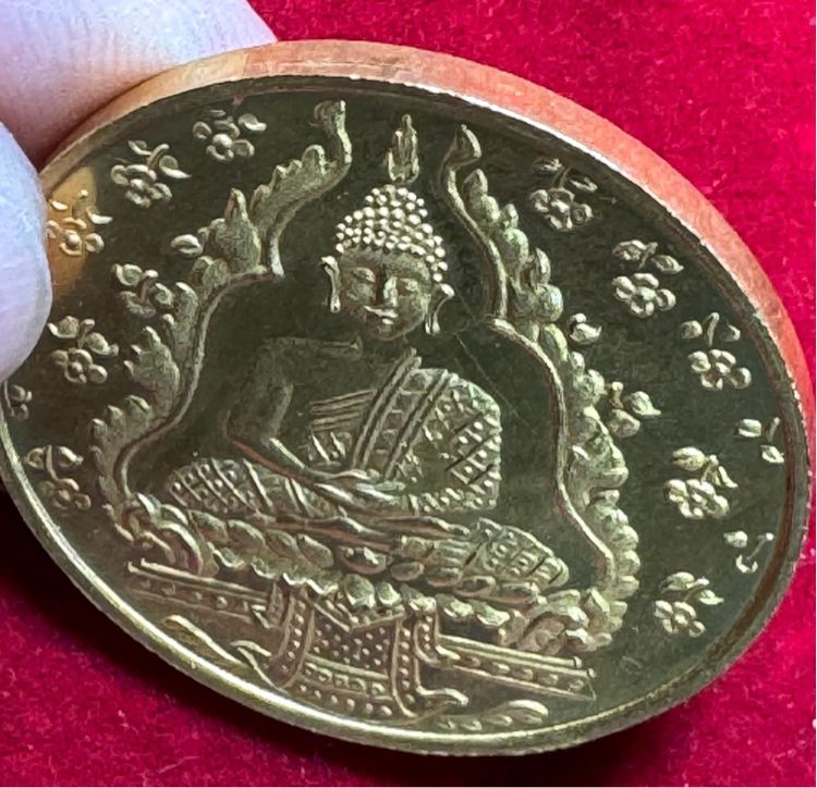 พระแก้วมรกต เหรียญรุ่นแรกฉลองวัดพระแก้ว 100 ปี บล็อกเจนีวา เนื้อทองคำ วา รูปที่ 11