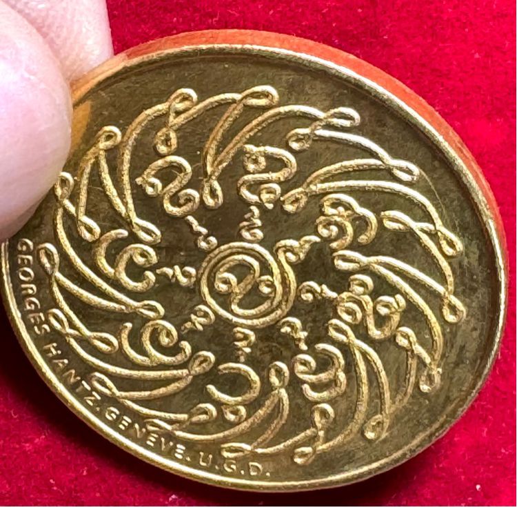 พระแก้วมรกต เหรียญรุ่นแรกฉลองวัดพระแก้ว 100 ปี บล็อกเจนีวา เนื้อทองคำ วา รูปที่ 9