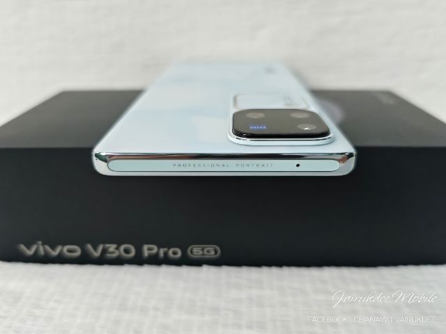 Vivo V30 Pro (สีขาว) มือสอง อายุเครื่องแค่ 1 เดือน ส่งฟรีถึงมือทั่วกรุงเทพฯ และปริมณฑล หรือส่งฟรี EMS ทั่วไทย สอบถามเพิ่มเติมโทร 0886700657  รูปที่ 4