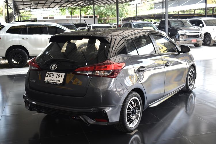 Toyota Yaris ATIV 2022 1.2 Sport Sedan เบนซิน ไม่ติดแก๊ส เกียร์อัตโนมัติ เทา รูปที่ 4