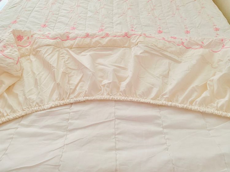 ผ้าปูที่นอนรัดมุม (แบบหนา) ขนาด 3.5ฟุต สีขาวปักลายดอกวินเทจสีชมพู มือสองสภาพดี สินค้าญี่ปุ่น-เกาหลีแท้ รูปที่ 9