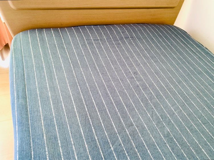 ผ้าปูที่นอนรัดมุม (แบบหนา) ขนาด 3.5ฟุต สีฟ้าลายทาง มือสองขายตามสภาพ สินค้าญี่ปุ่น-เกาหลีแท้ รูปที่ 3