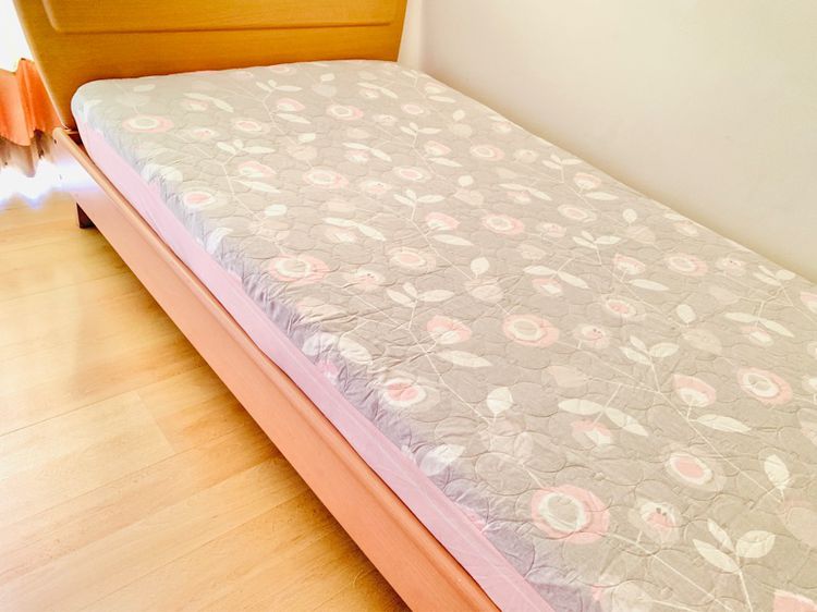 ผ้าปูที่นอนรัดมุม (แบบหนา) ขนาด 3.5ฟุต สีเทาลายดอก มือสองขายตามสภาพ สินค้าญี่ปุ่น-เกาหลีแท้ รูปที่ 2