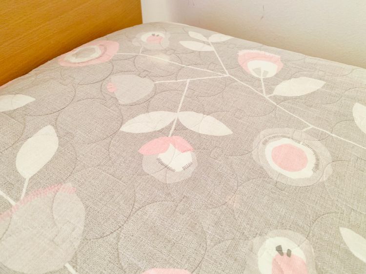 ผ้าปูที่นอนรัดมุม (แบบหนา) ขนาด 3.5ฟุต สีเทาลายดอก มือสองขายตามสภาพ สินค้าญี่ปุ่น-เกาหลีแท้ รูปที่ 4