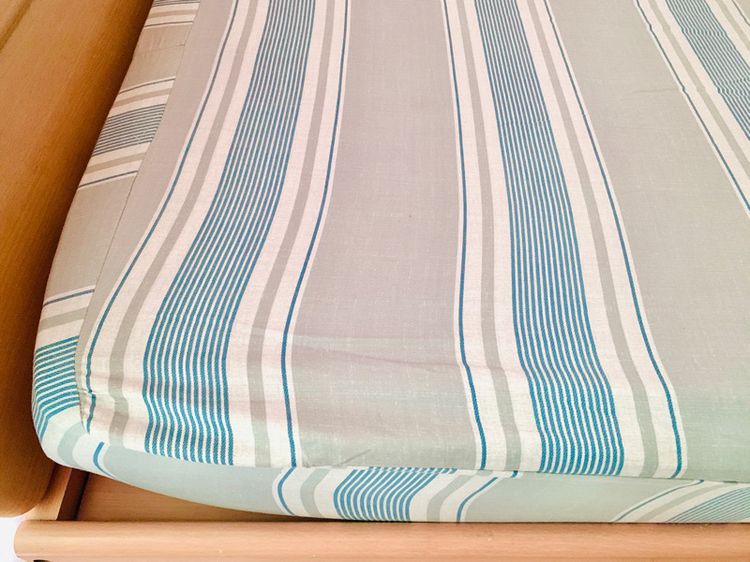 ผ้าปูที่นอนรัดมุม (แบบหนา) ขนาด 3.5ฟุต สีฟ้าลายทาง (สภาพใหม่) มือสองขายตามสภาพ สินค้าญี่ปุ่น-เกาหลีแท้ รูปที่ 6