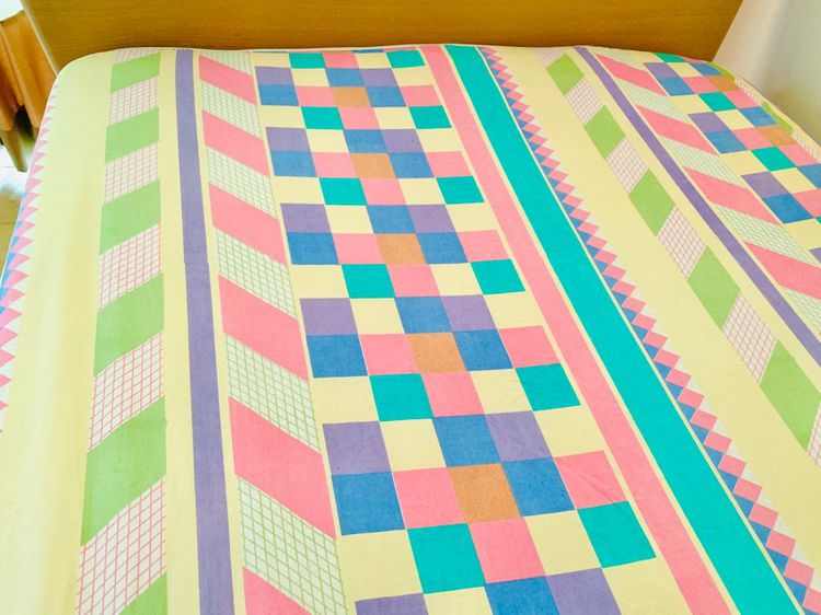 ผ้าปูที่นอนรัดมุม (แบบหนา) ขนาด 3.5ฟุต สีเหลืองไข่ไก่ลายตารางกราฟฟิกหลากสี มือสองขายตามสภาพ สินค้าญี่ปุ่น-เกาหลีแท้ รูปที่ 3