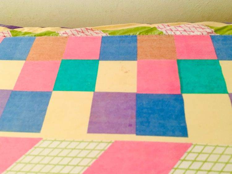 ผ้าปูที่นอนรัดมุม (แบบหนา) ขนาด 3.5ฟุต สีเหลืองไข่ไก่ลายตารางกราฟฟิกหลากสี มือสองขายตามสภาพ สินค้าญี่ปุ่น-เกาหลีแท้ รูปที่ 5
