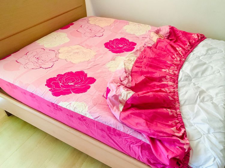 ผ้าปูที่นอนรัดมุม (แบบหนา) ขนาด 3.5ฟุต สีชมพูลายดอกกุหลาบ (สภาพใหม่) มือสองขายตามสภาพ สินค้าญี่ปุ่น-เกาหลีแท้  รูปที่ 9