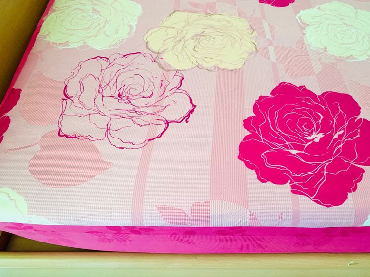 ผ้าปูที่นอนรัดมุม (แบบหนา) ขนาด 3.5ฟุต สีชมพูลายดอกกุหลาบ (สภาพใหม่) มือสองขายตามสภาพ สินค้าญี่ปุ่น-เกาหลีแท้  รูปที่ 4