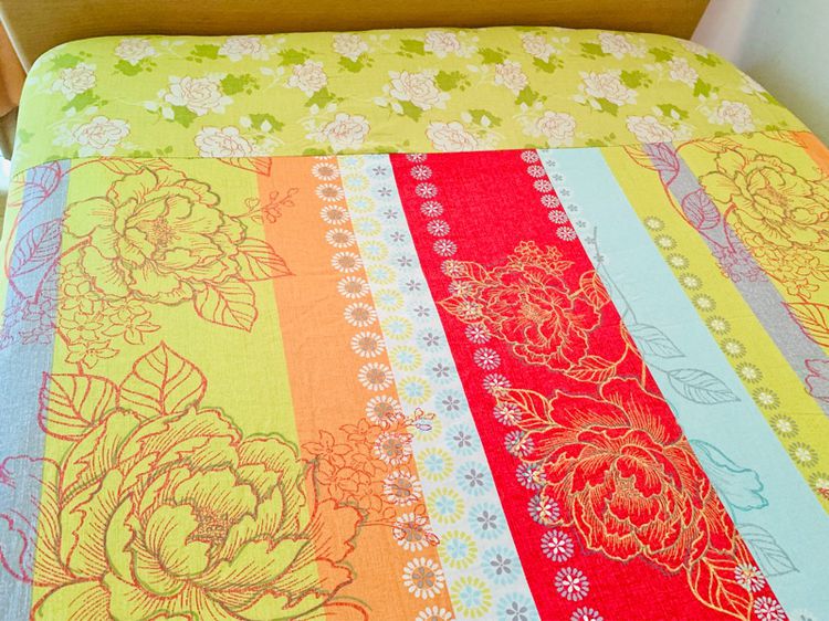 ผ้าปูที่นอนรัดมุม (แบบหนา) ขนาด 3.5ฟุต สีเขียวแดงลายดอก (สภาพ ใหม่) มือสองขายตามสภาพ สินค้าญี่ปุ่น-เกาหลีแท้  รูปที่ 3