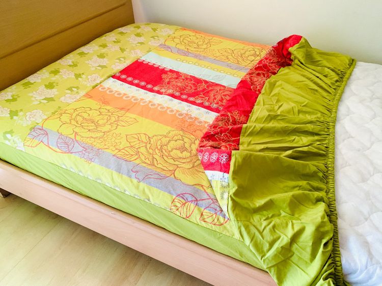 ผ้าปูที่นอนรัดมุม (แบบหนา) ขนาด 3.5ฟุต สีเขียวแดงลายดอก (สภาพ ใหม่) มือสองขายตามสภาพ สินค้าญี่ปุ่น-เกาหลีแท้  รูปที่ 9