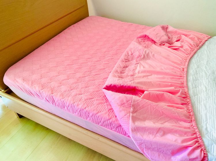 ผ้าปูที่นอนรัดมุม (แบบหนา) ขนาด 3.5ฟุต สีชมพูกำมะหยี่ปักลายตารางกราฟฟิกทั้งผืน มือสองสภาพดี สินค้าญี่ปุ่น-เกาหลีแท้ รูปที่ 8