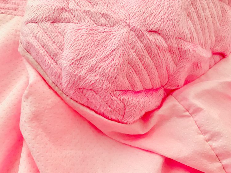 ผ้าปูที่นอนรัดมุม (แบบหนา) ขนาด 3.5ฟุต สีชมพูกำมะหยี่ปักลายตารางกราฟฟิกทั้งผืน มือสองสภาพดี สินค้าญี่ปุ่น-เกาหลีแท้ รูปที่ 6